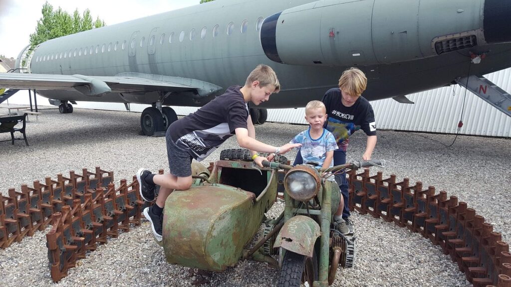 På de danske motormuseer kan man opleve mangt og meget for hele familien. Især i skolernes sommerferie er der ofte daglige åbningstider og mange aktiviteter. (Billede med tak til Panzermuseum East)