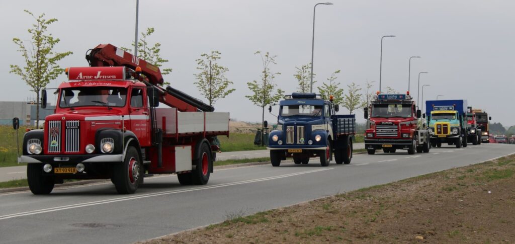 Når de store velpudsede historiske lastbiler fylder vejene, så næres alle de små drengedrømme rundt om. Billede fra Ringsted i 2024, ved fotograf Flemming Knudsen.
