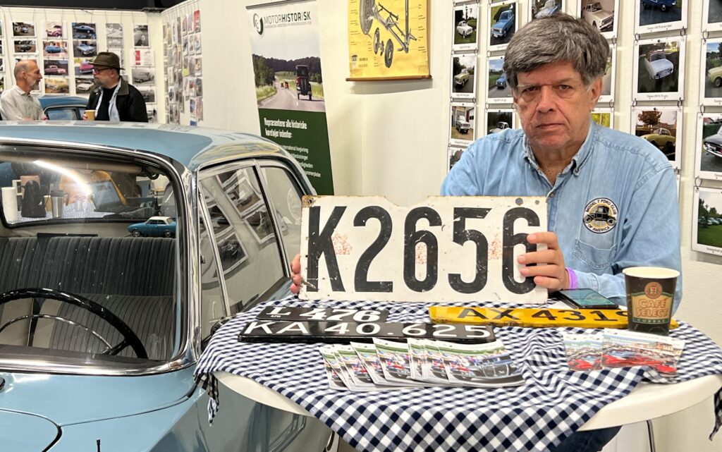 Michael Deichmann sidder klar i Fredericia til at hjælpe dig med en korrekt historisk nummerplade(Foto: Jørgen Kjær)