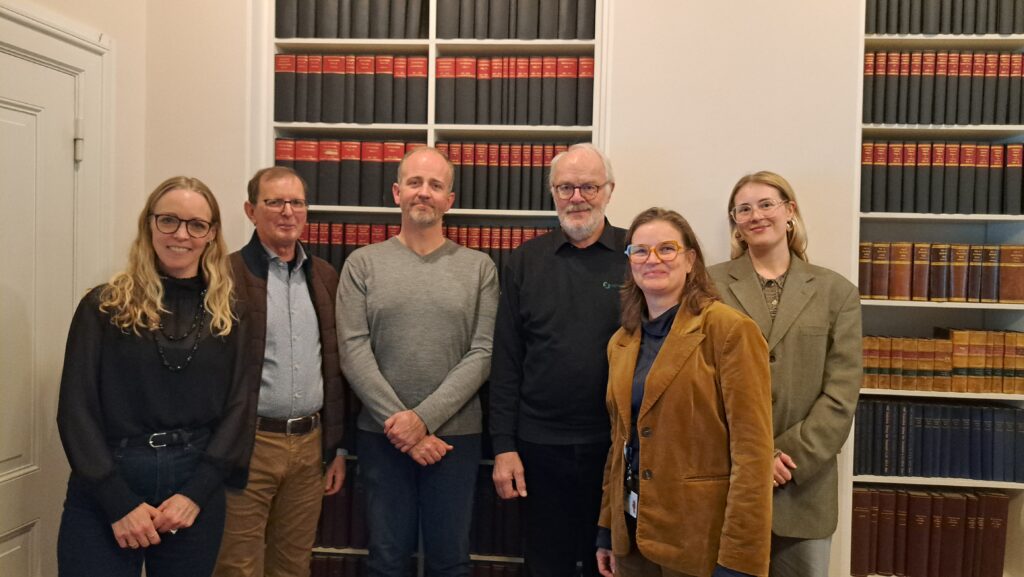 For første gang nogensinde er Motorhistorisk Samråd blevet budt inden for i det ministerium vi helst vil høre til, og vi blev rigtig godt modtaget. Til venstre kontorchef Helene Kjær, Forretningsudvalget, Enhedschef for museer og folkeoplysning Christina Papsø Weber og fuldmægtig Ingvild Kistrup.