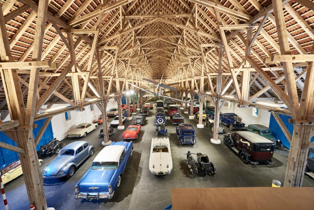 Det Motorhistoriske Museums netværk består af både store og velkendte museer, og små spændende og ofte ukendte samlinger. Vi samler dem alle, og du finder dem på vores hjemmeside. (Foto: Egeskov Slot)