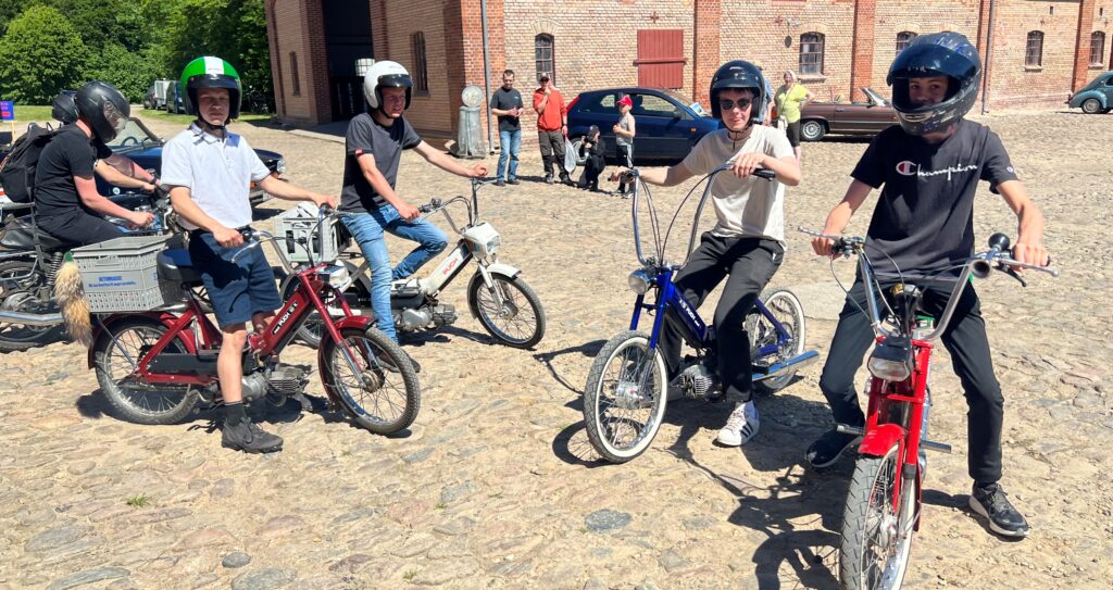 Mon alle landets knallert-drenge skal en tur omkring synshallen til foråret? (Foto: Jørgen Kjær)