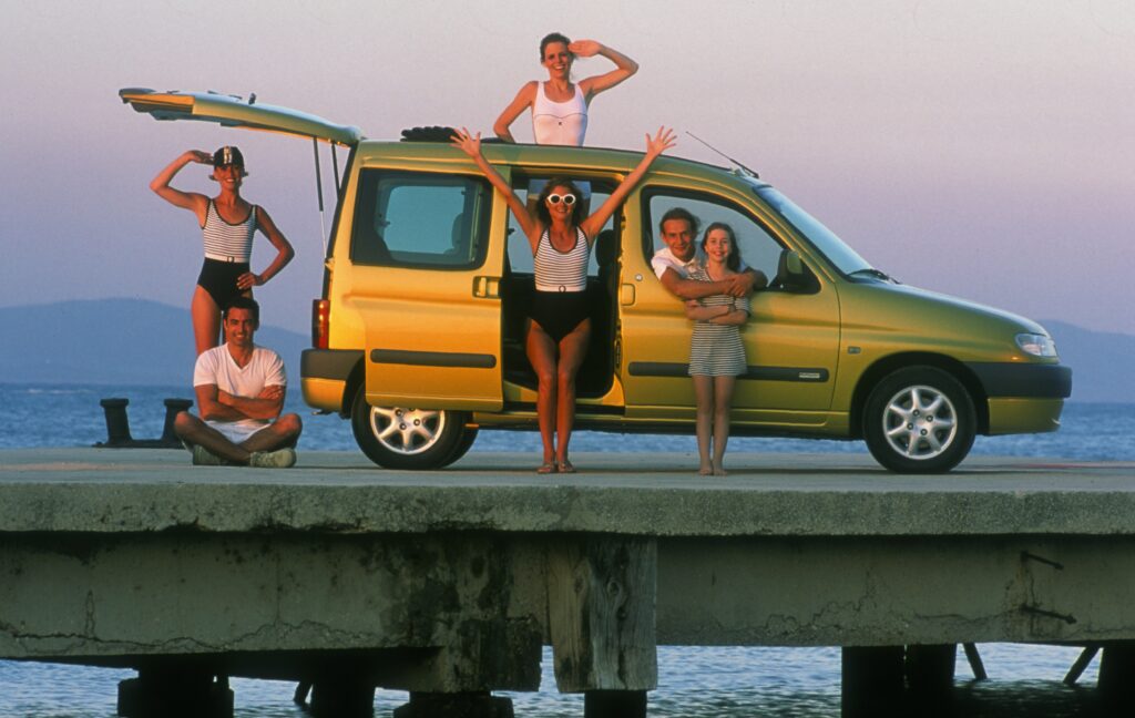 30 år - årgang 1996, som den fantastiske Berlingo, er i realiteten historiske køretøjer verden over. Dem skal afgiftslovgivningen også omfavne. Vi skal dog også vide at adskille de af dem der bruges til veterankørsel, med dem der bruges til daglig.